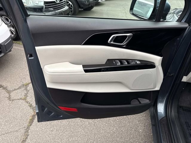 Used 2024 Kia Carnival EX image 13