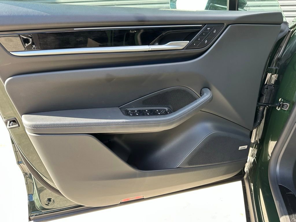 Used 2025 Porsche Macan Electric image 18