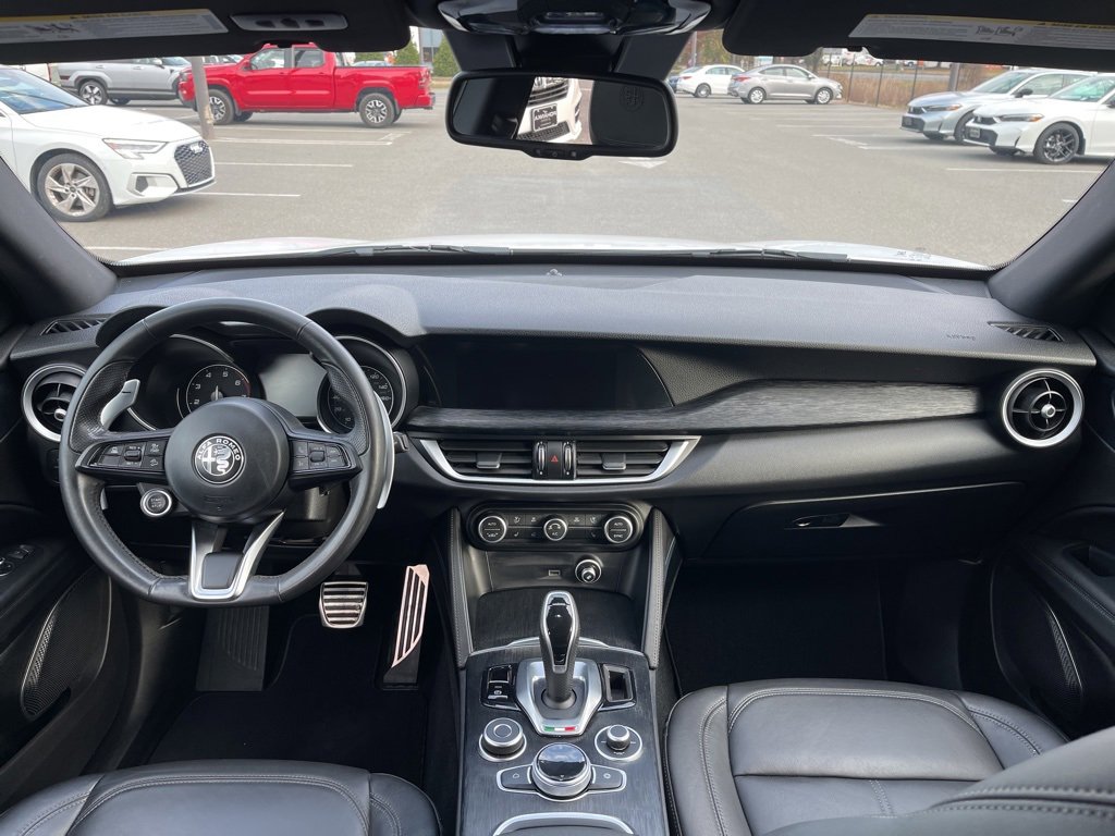 Used 2022 Alfa Romeo Stelvio Sprint image 12