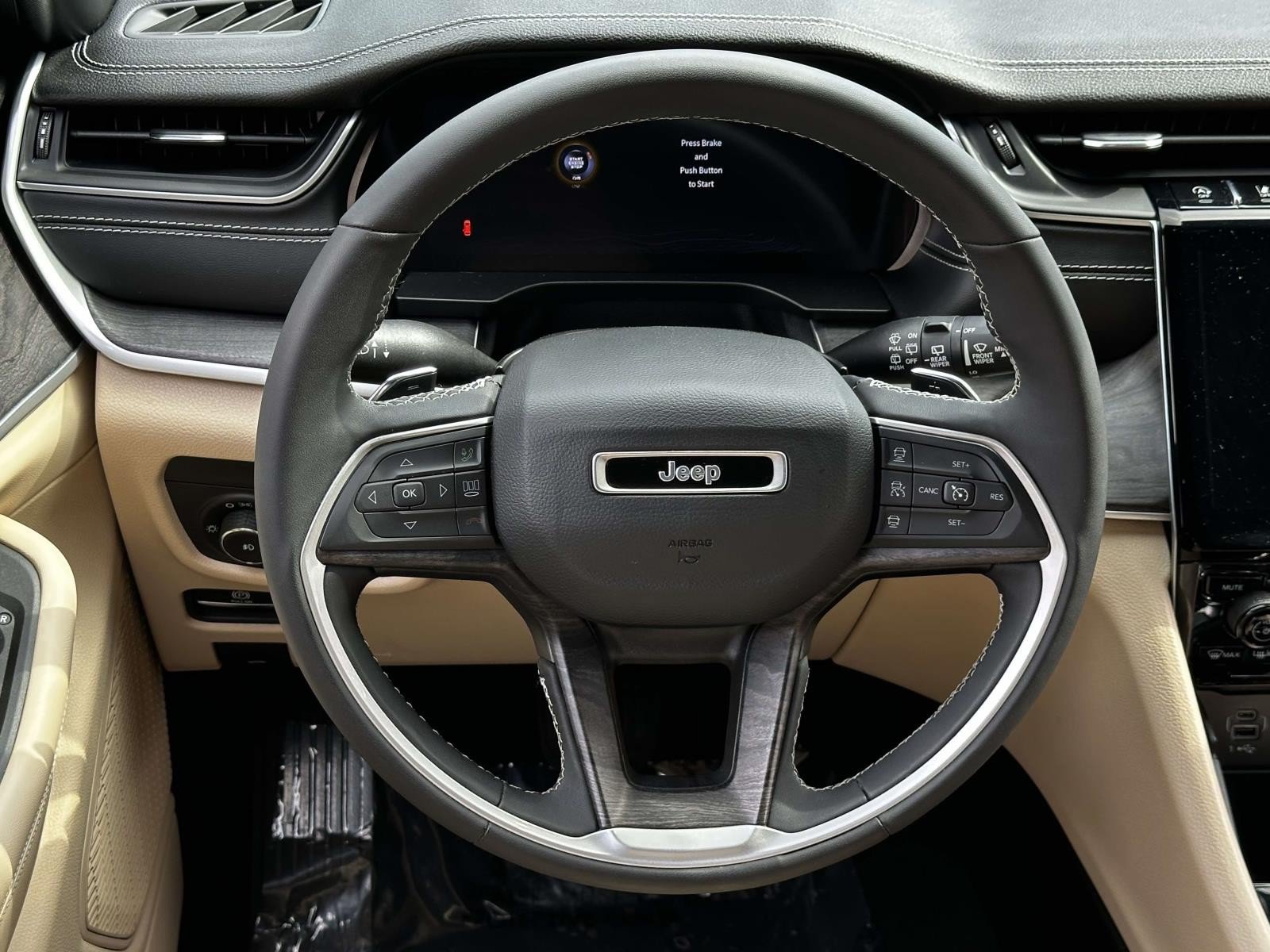 Used 2023 Jeep Grand Cherokee Limited AWD/4WD image 18