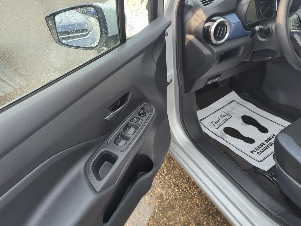 Used 2025 Nissan Versa SV FWD image 7