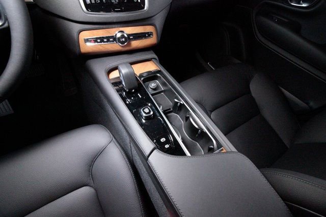Certified 2025 Volvo XC90 B6 Plus w/ Protection Package Premier image 10