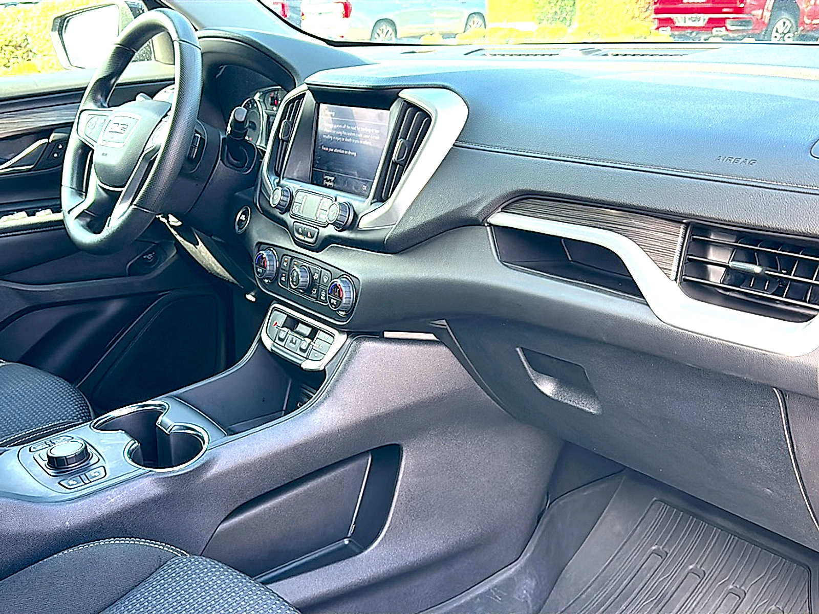 Used 2024 GMC Terrain SLE w/ Driver Convenience Package FWD image 24