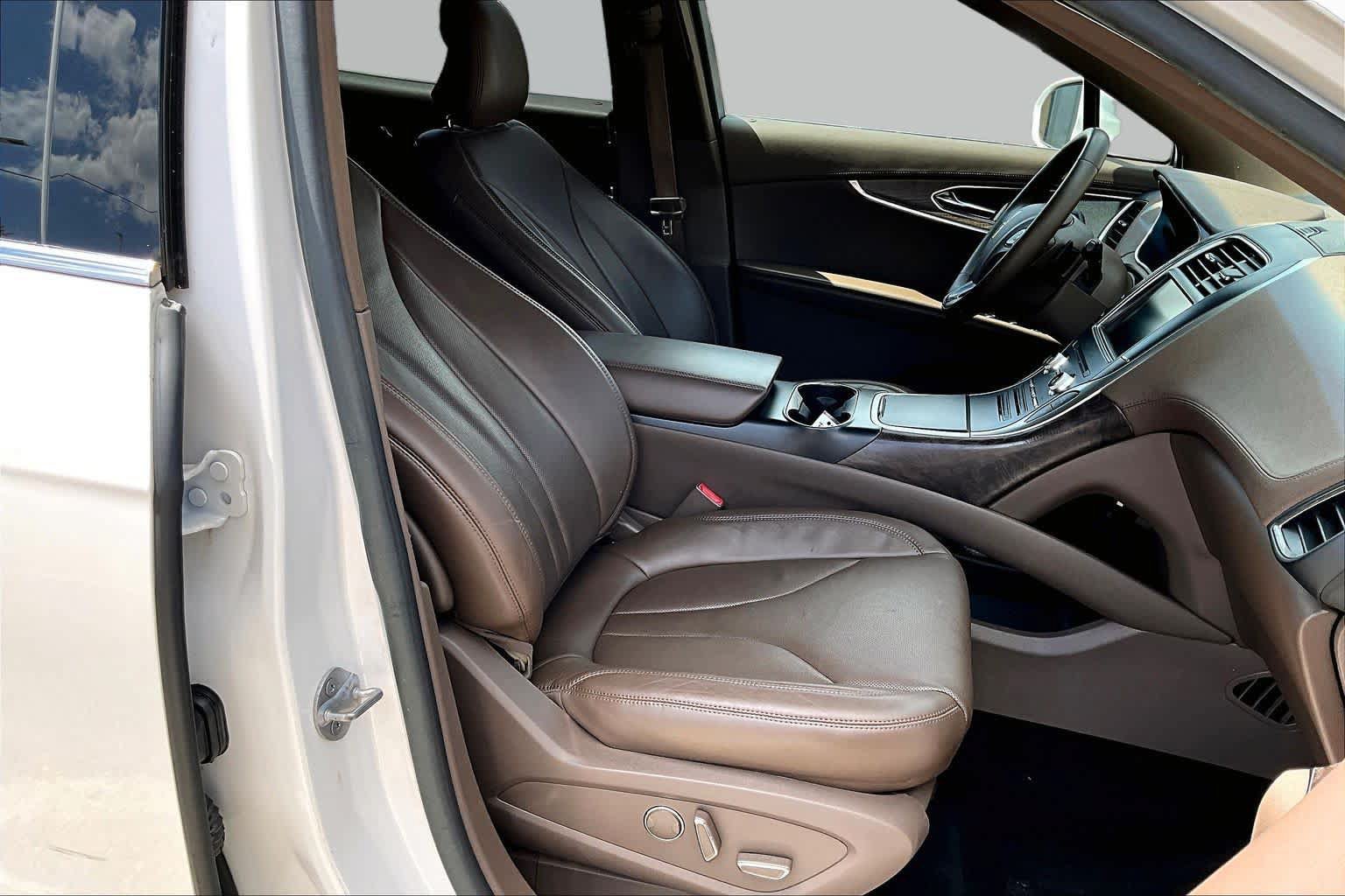 Used 2016 Lincoln MKX Reserve FWD image 9