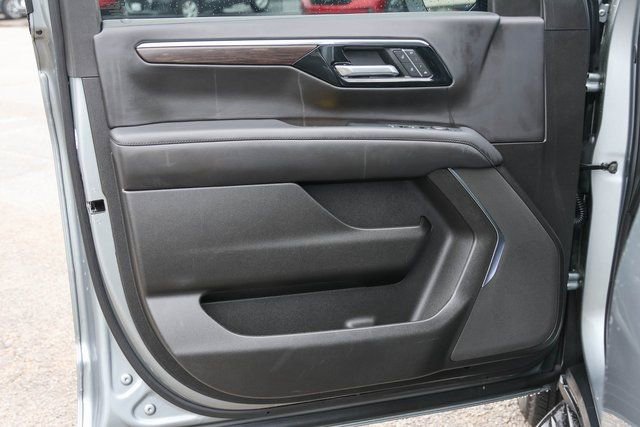 Used 2025 Chevrolet Tahoe LT image 10