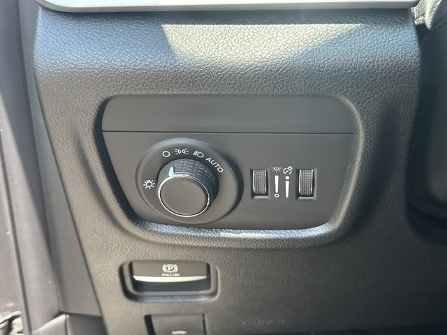 New 2026 Jeep Grand Cherokee Altitude RWD image 22