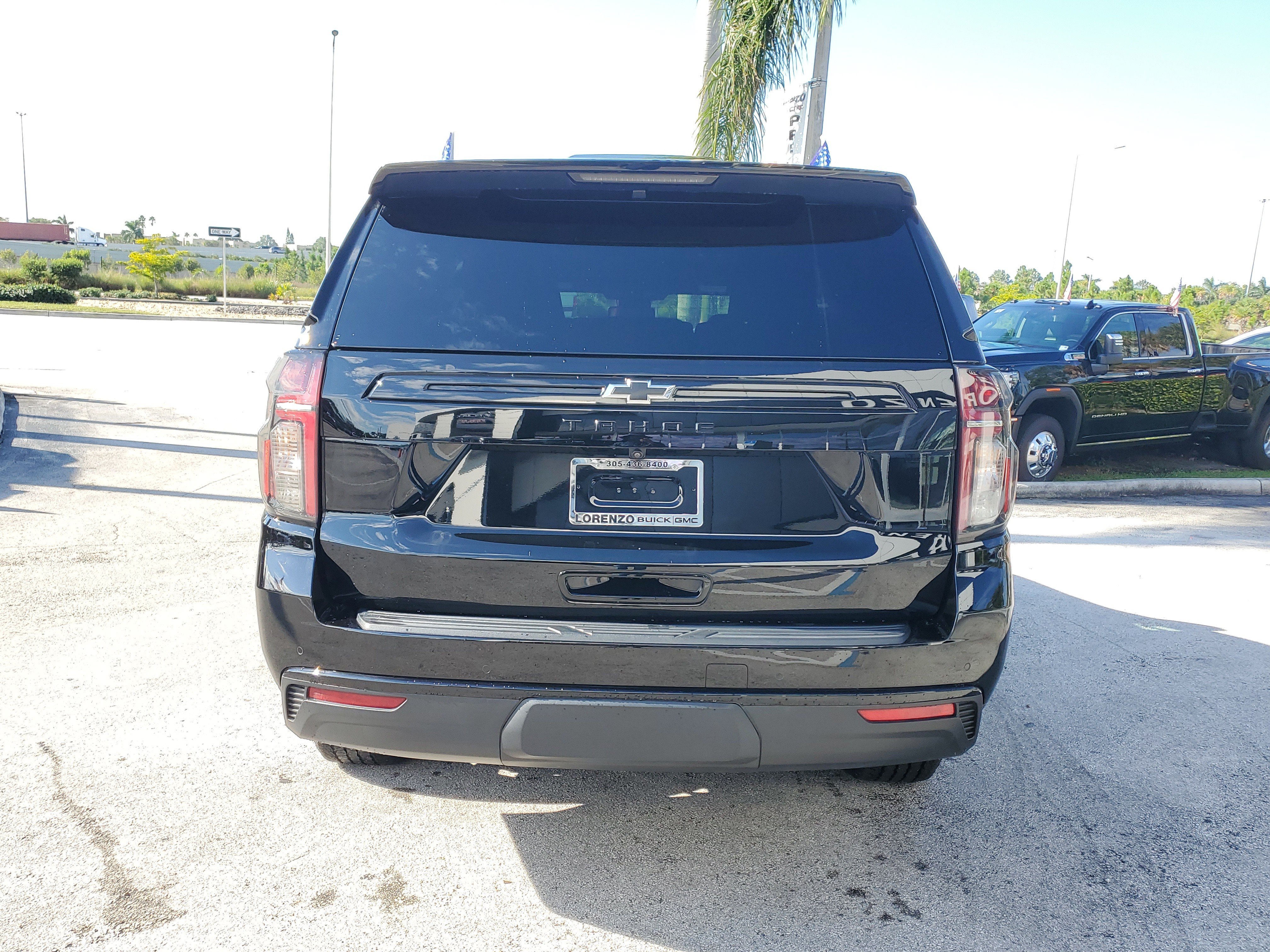 Used 2023 Chevrolet Tahoe Z71 w/ Luxury Package AWD/4WD image 6
