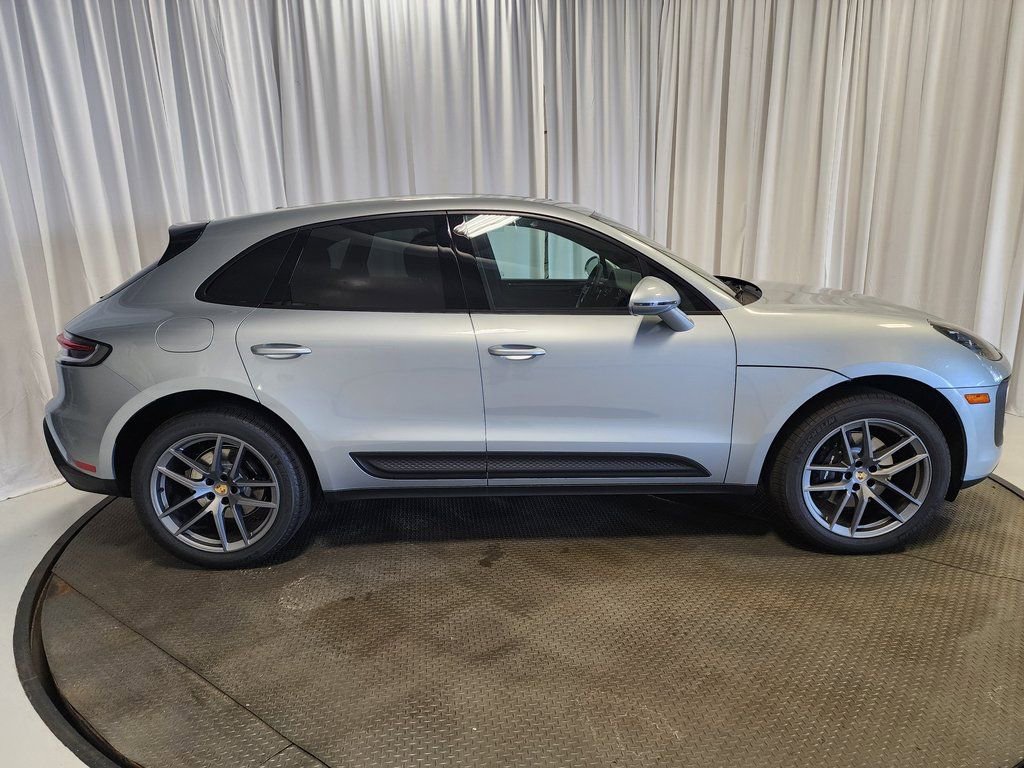Certified 2025 Porsche Macan image 28