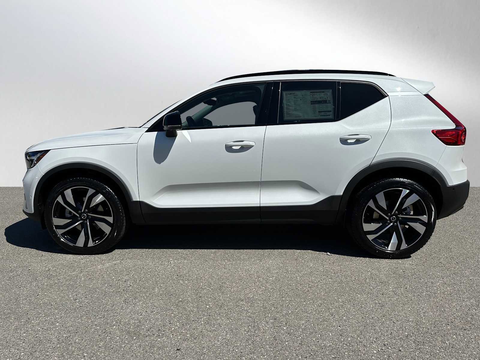 New 2025 Volvo XC40 B5 Plus w/ Protection Package Premier image 6