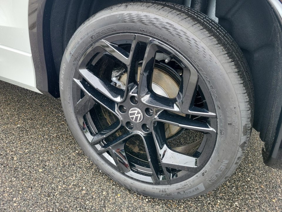 New 2026 Volkswagen Tiguan SE R-Line FWD image 22