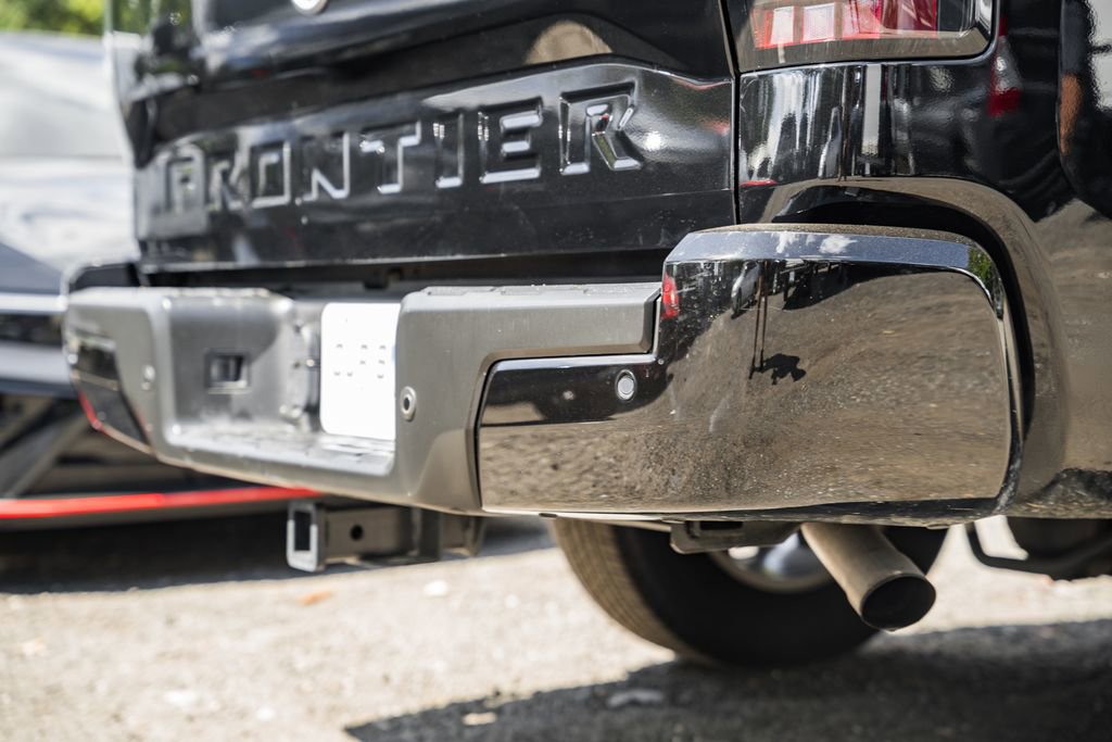 Used 2024 Nissan Frontier SV w/ Technology Package image 8