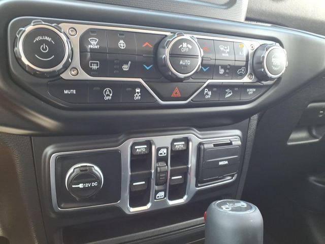 Used 2019 Jeep Wrangler Unlimited Sahara w/ Safety Group AWD/4WD image 19