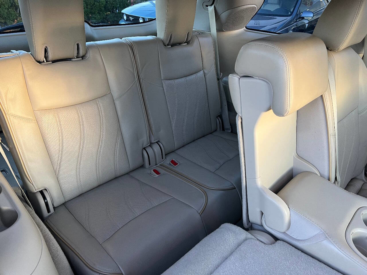 Used 2013 INFINITI JX35 Base AWD 4dr SUV w/ Cargo Pkg image 24