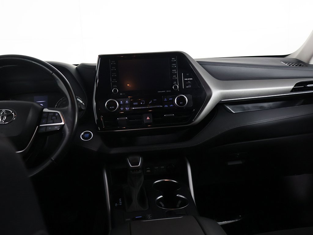 Used 2022 Toyota Highlander LE image 33