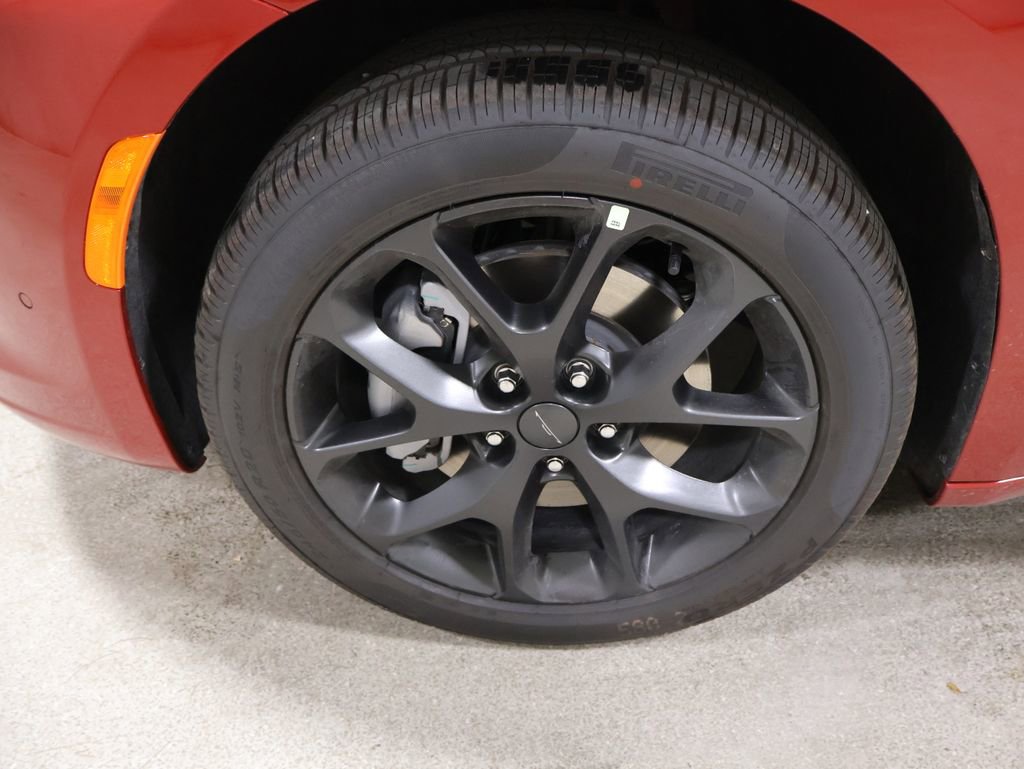 New 2027 Chrysler Pacifica Limited AWD/4WD image 6