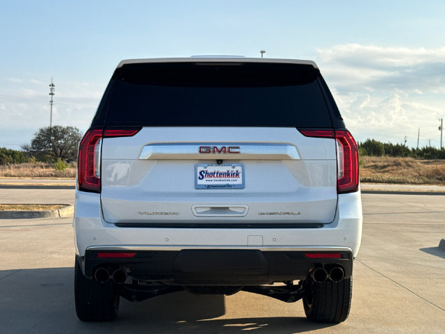 Used 2023 GMC Yukon XL Denali AWD/4WD image 7