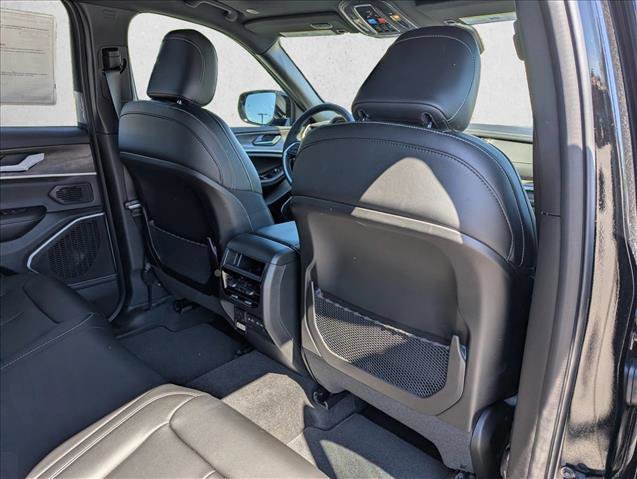 New 2026 Jeep Grand Cherokee Limited w/ Limited Altitude Package AWD/4WD image 30