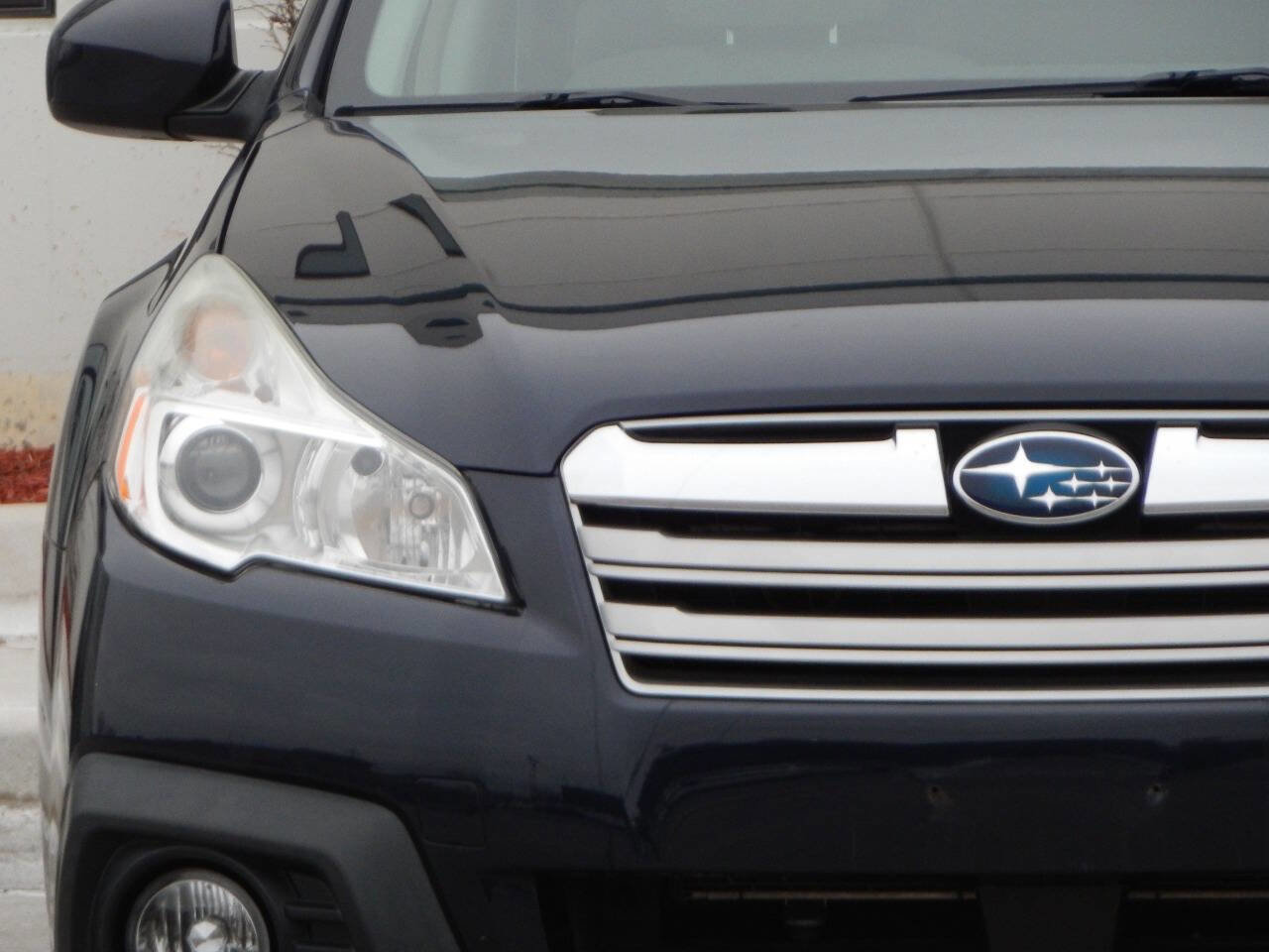 Used 2013 Subaru Outback 2.5i Premium AWD/4WD image 9