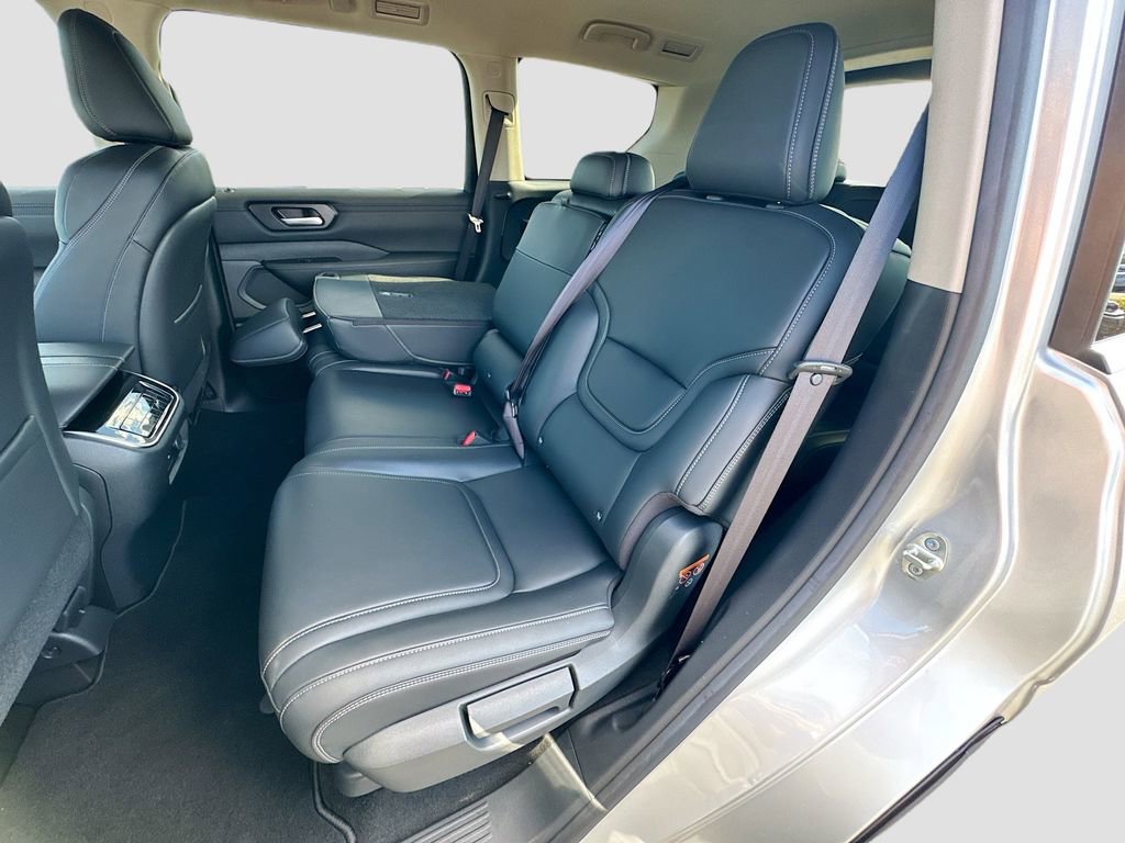 Used 2025 Nissan Armada SV image 21