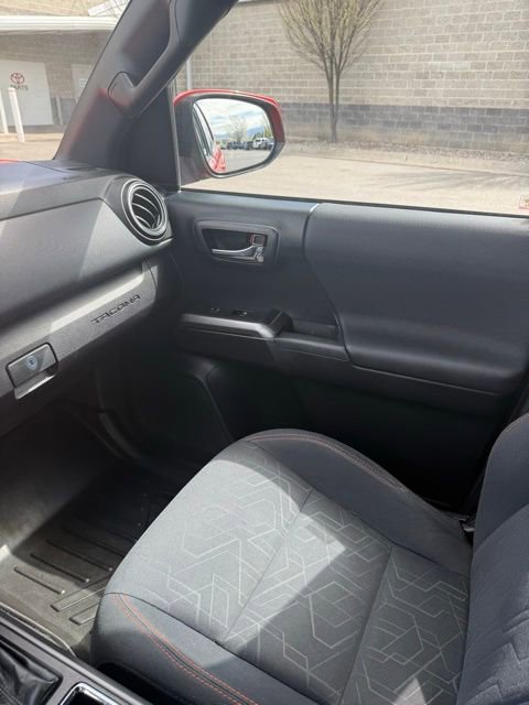 Used 2018 Toyota Tacoma TRD Off-Road image 29