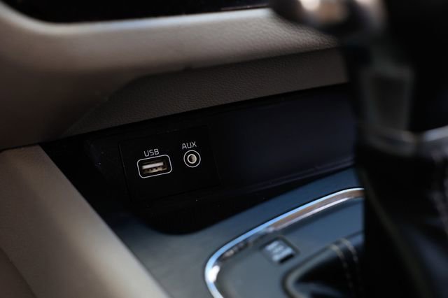 Used 2017 Kia Sedona LX w/ LX Essentials Premium Package image 41