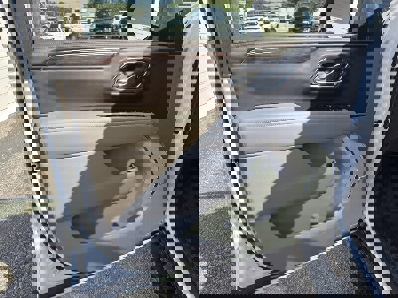 Used 2023 Chevrolet Suburban Z71 image 17