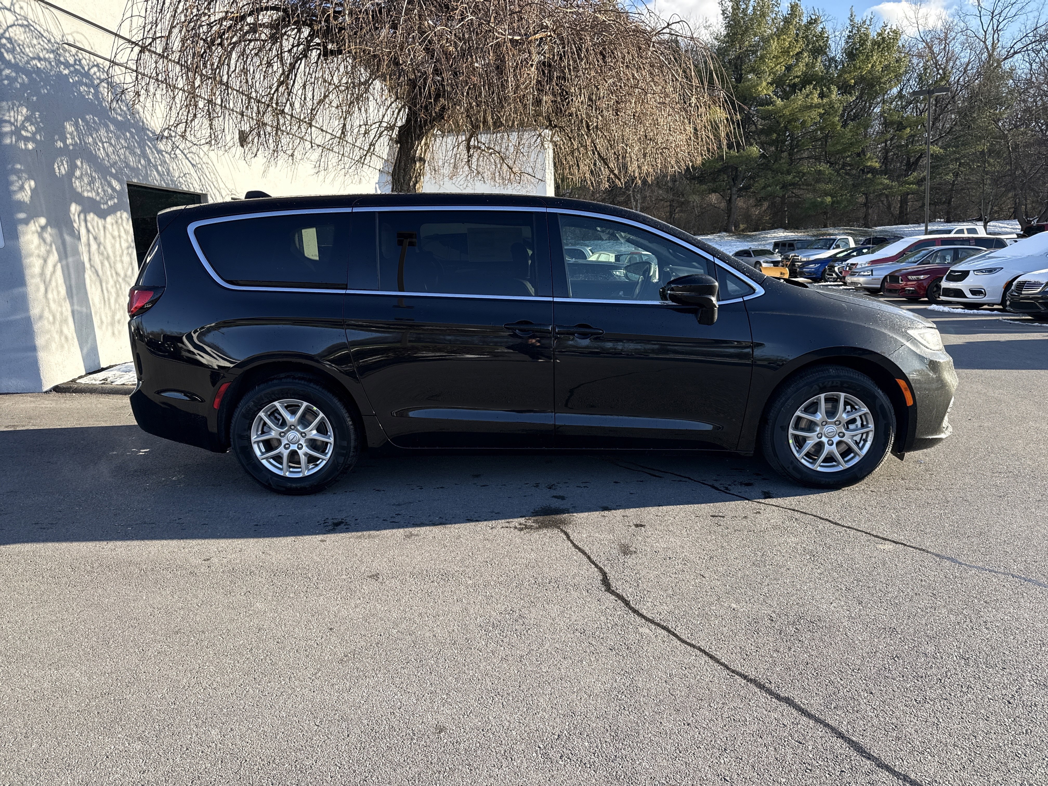 New 2026 Chrysler Pacifica Select video 2