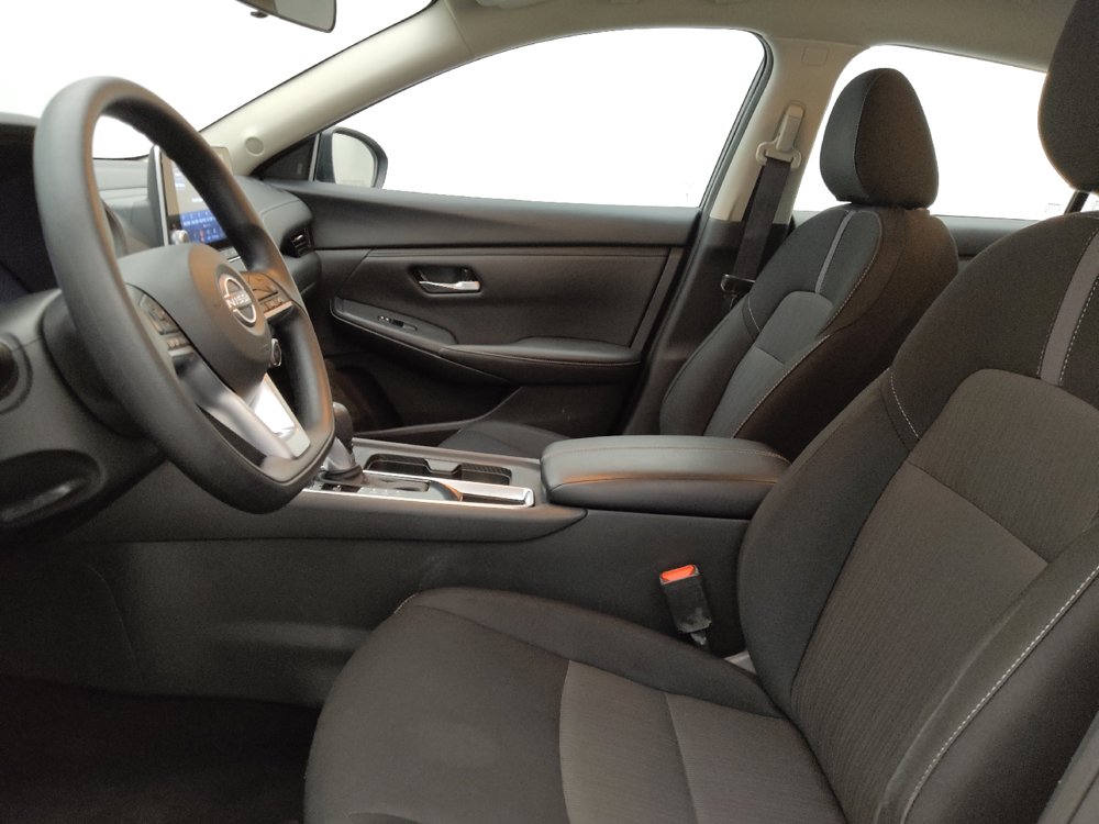 Used 2025 Nissan Sentra SV FWD image 17