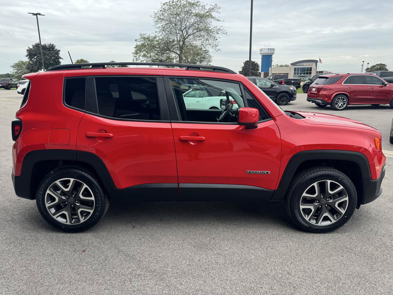 Used 2018 Jeep Renegade Latitude w/ Cold Weather Group AWD/4WD image 9