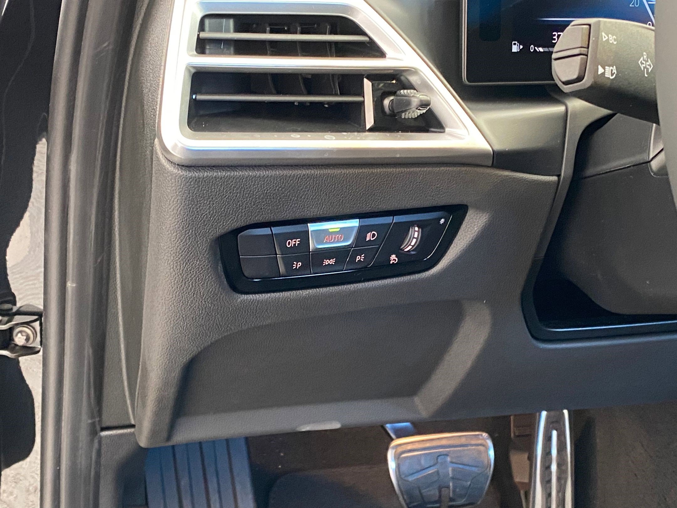 New 2026 BMW 330i xDrive Sedan w/ M Sport Package image 23