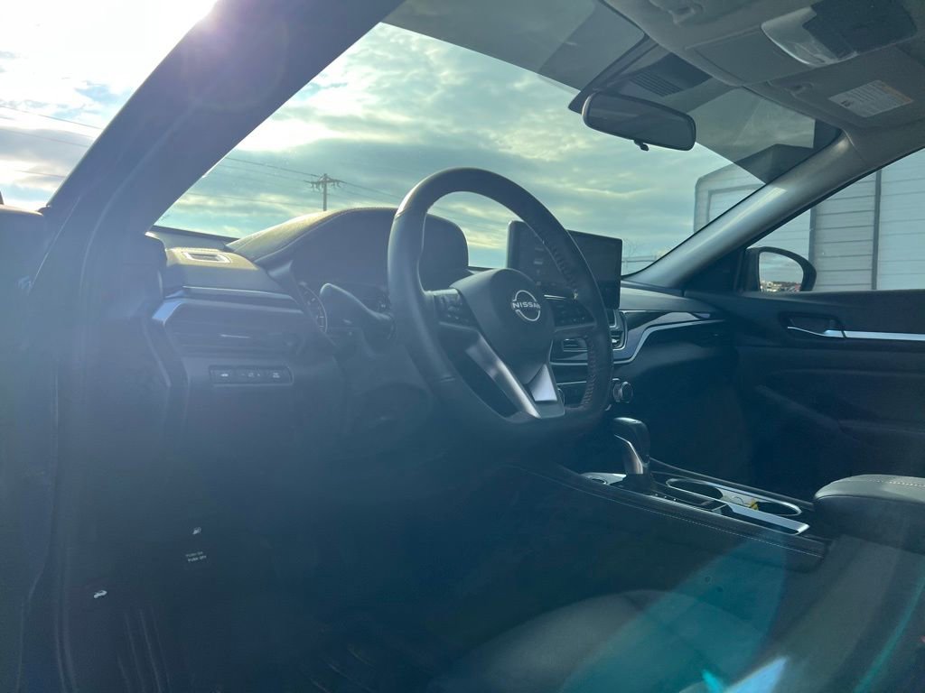 Used 2024 Nissan Altima 2.5 SR w/ SR Premium Package image 11