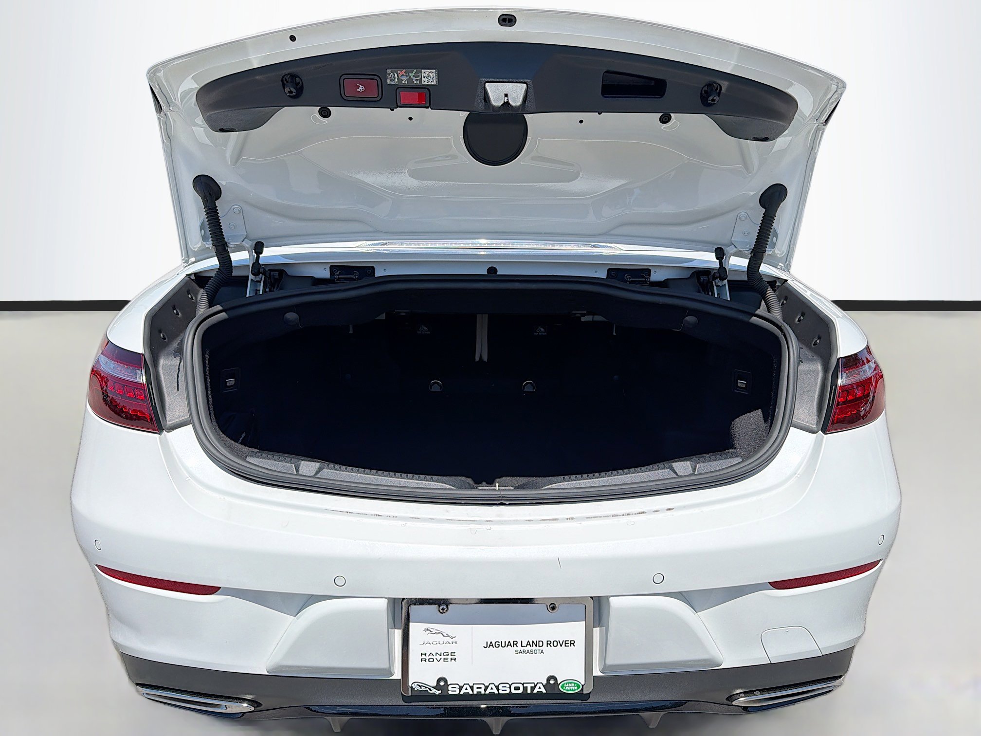 Used 2023 Mercedes-Benz E 450 4MATIC Cabriolet image 12