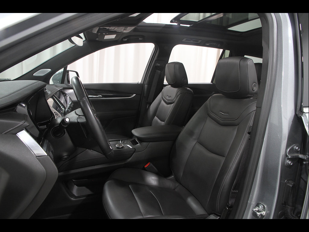 Certified 2025 Cadillac XT6 Premium Luxury w/ LPO, Floor Liner Package AWD/4WD image 5