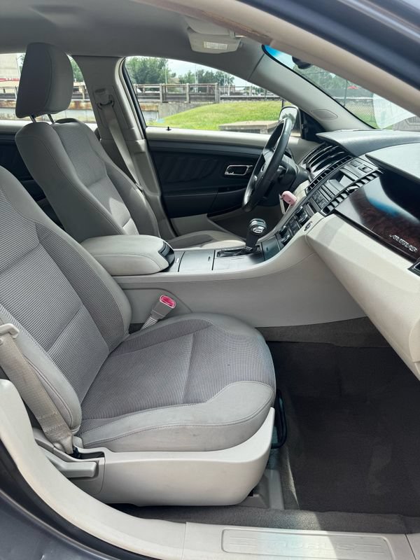 Used 2011 Ford Taurus SEL w/ 201A Rapid Spec Order Code FWD image 15