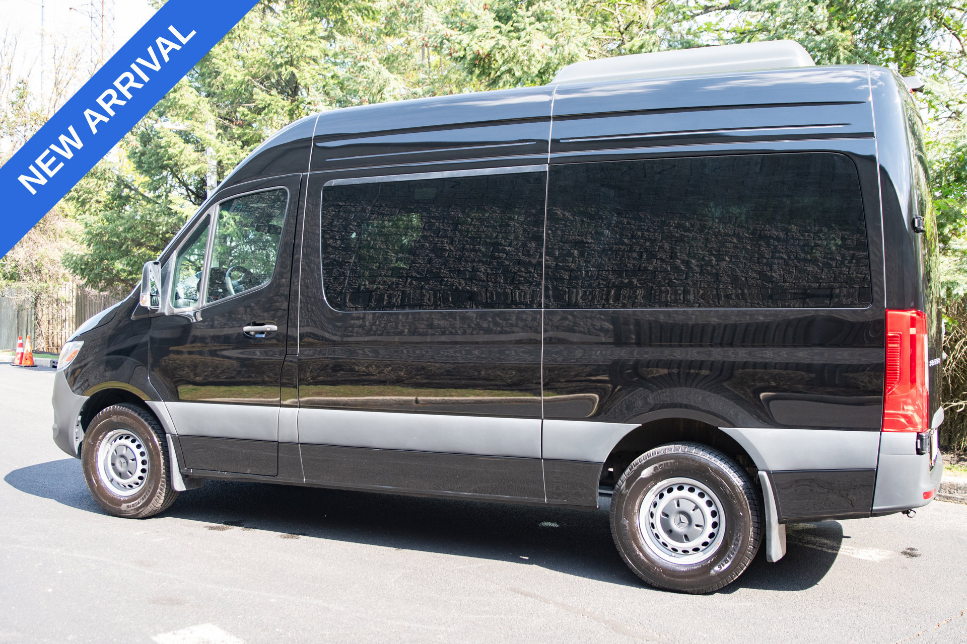 Used 2025 Mercedes-Benz Sprinter 2500 image 3