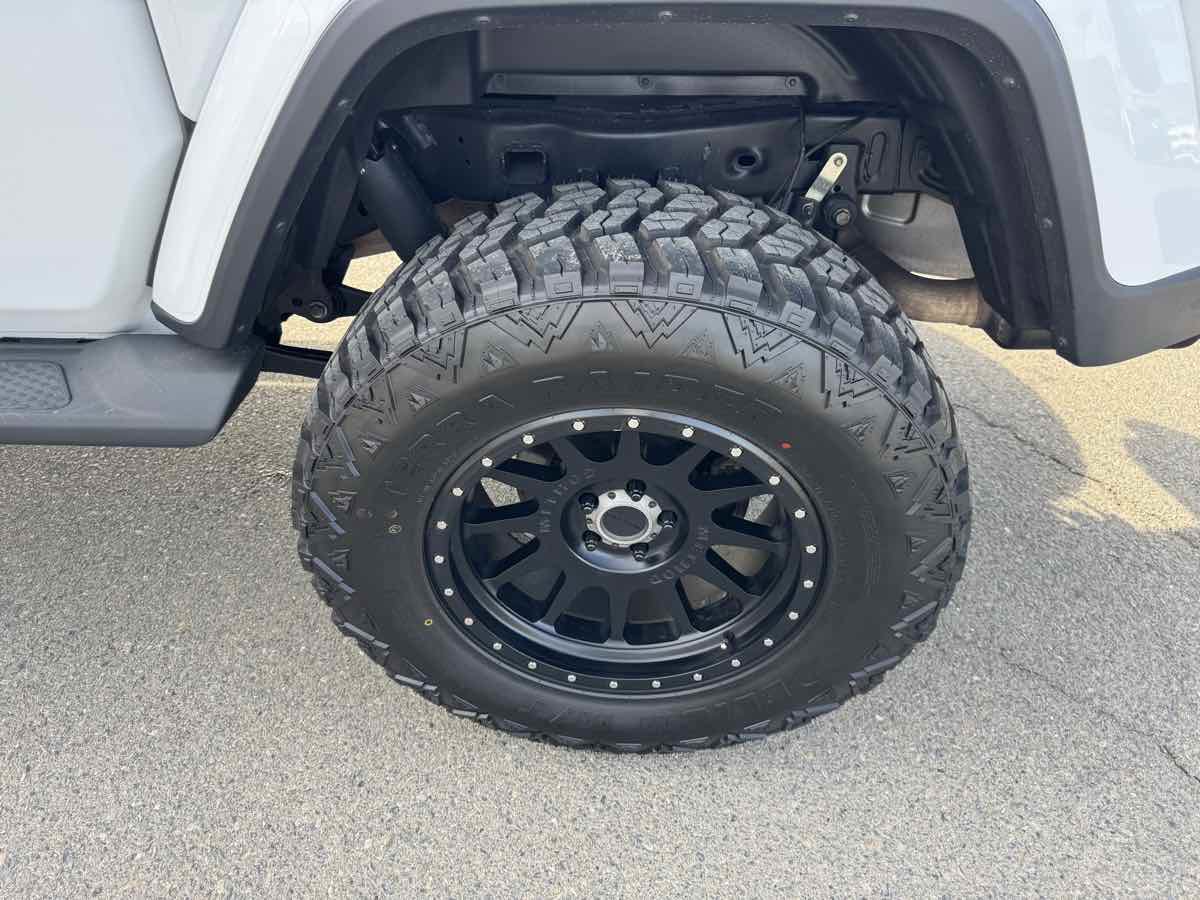Used 2020 Jeep Gladiator Overland image 38