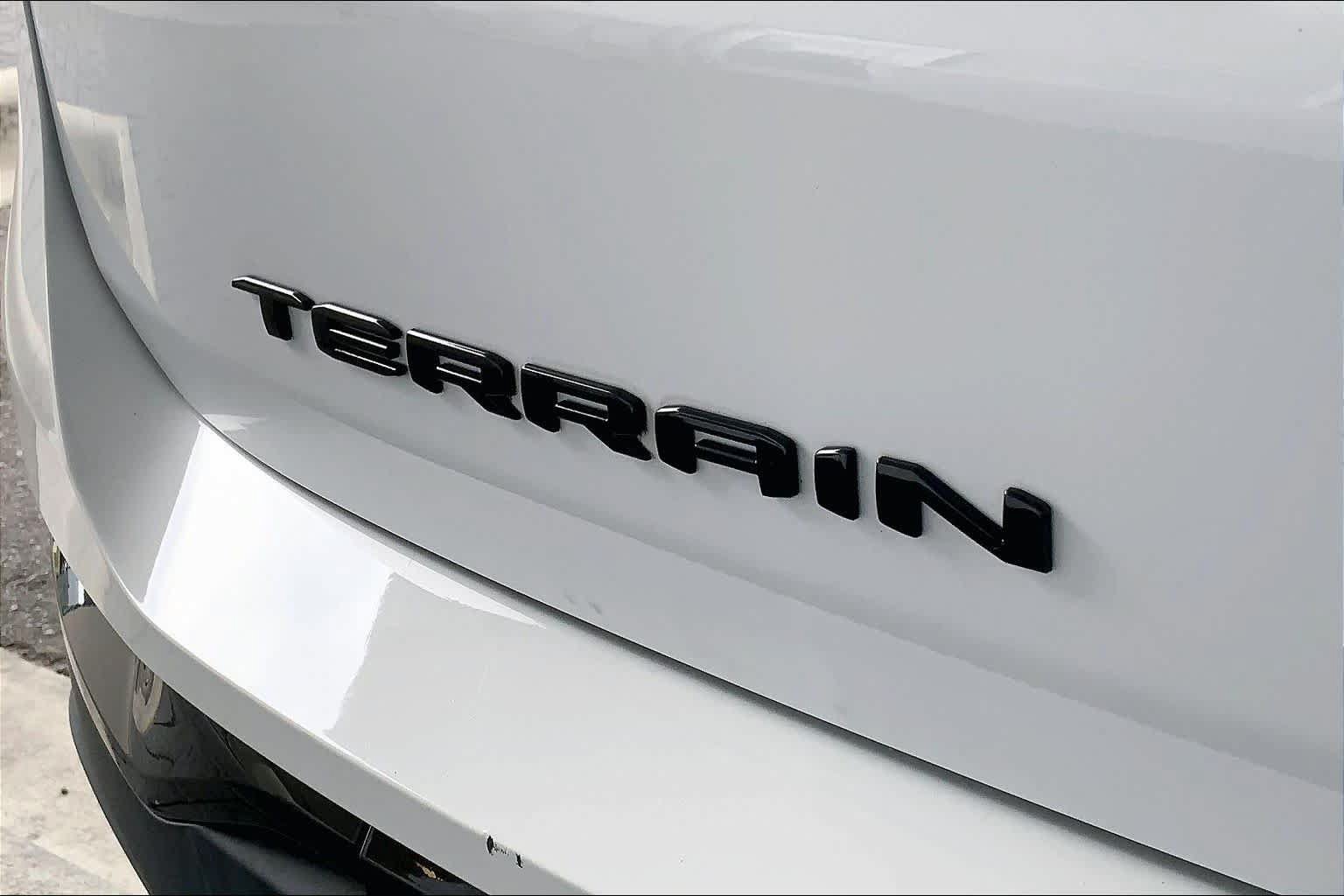 Used 2023 GMC Terrain SLT w/ Tech Package FWD image 10