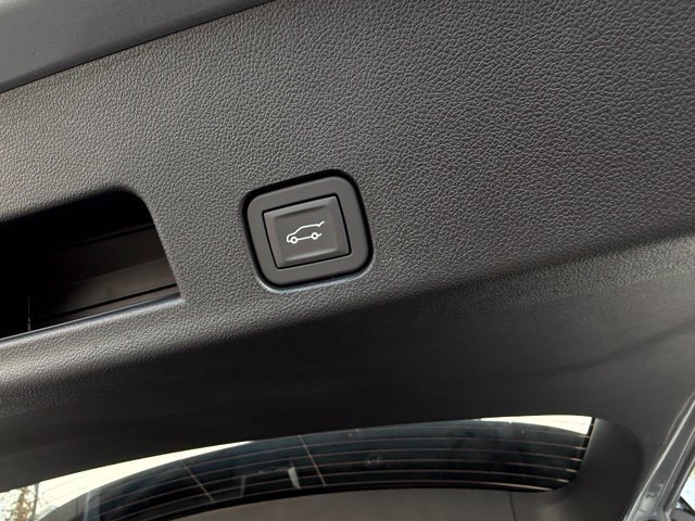 New 2027 Chevrolet Traverse LT w/ Driver Confidence Package FWD image 12