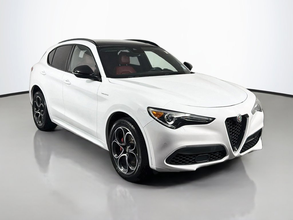 Used 2022 Alfa Romeo Stelvio Veloce AWD/4WD image 1
