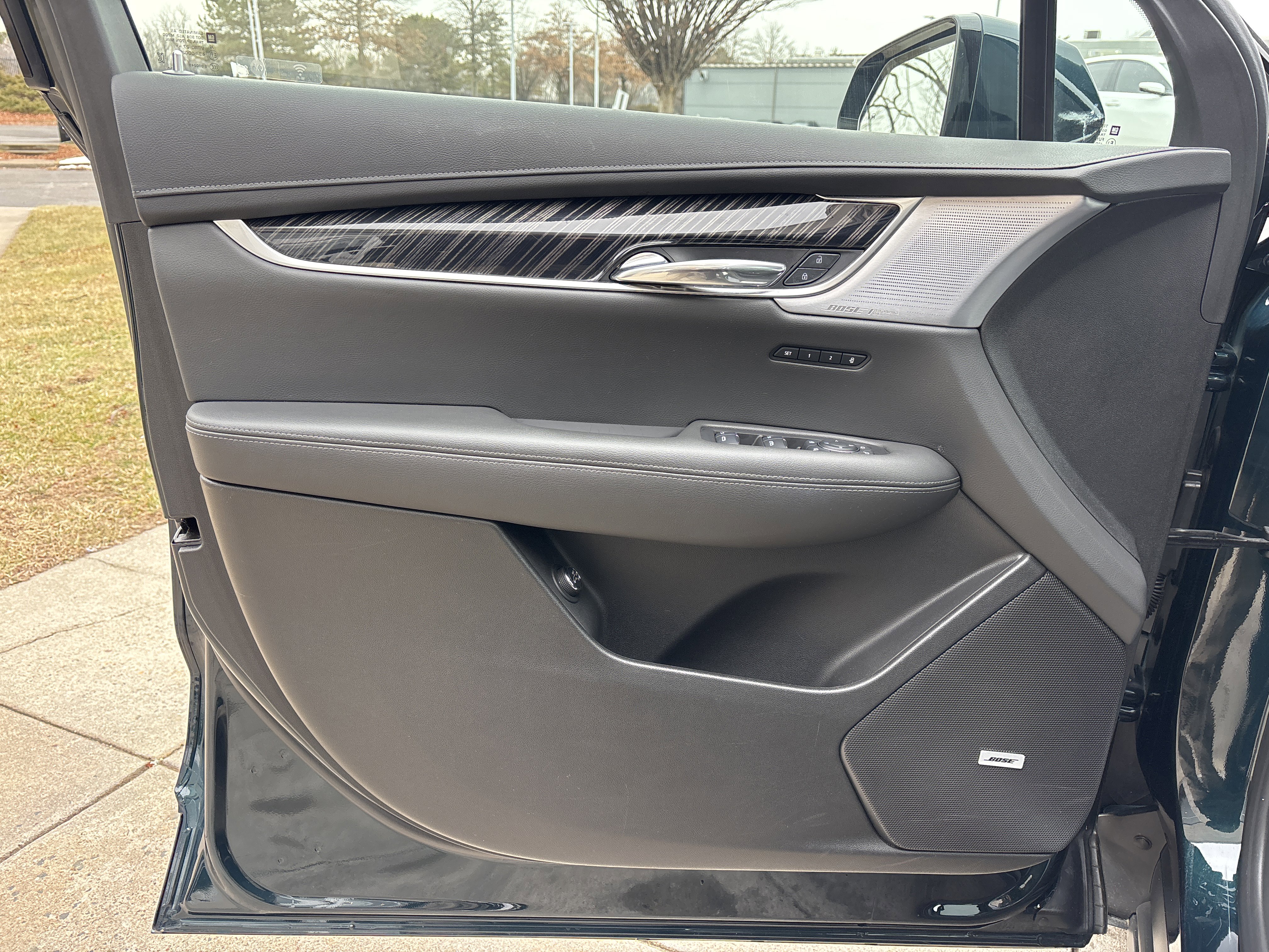 Used 2025 Cadillac XT6 Premium Luxury image 21