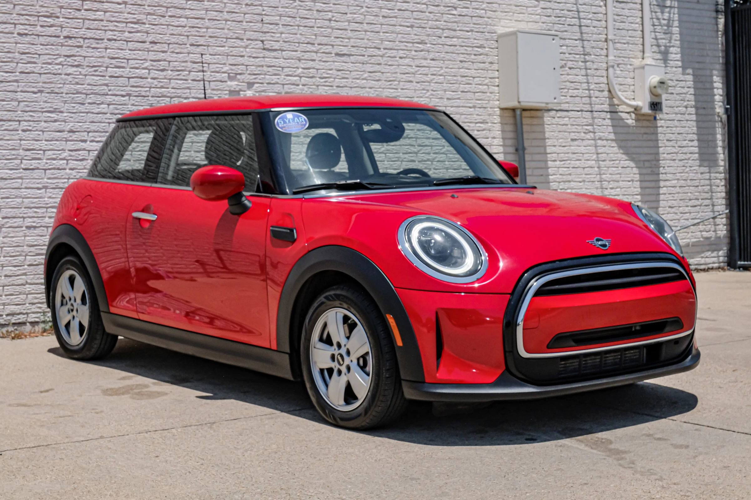 Used 2022 MINI Cooper 2-Door Hardtop image 5