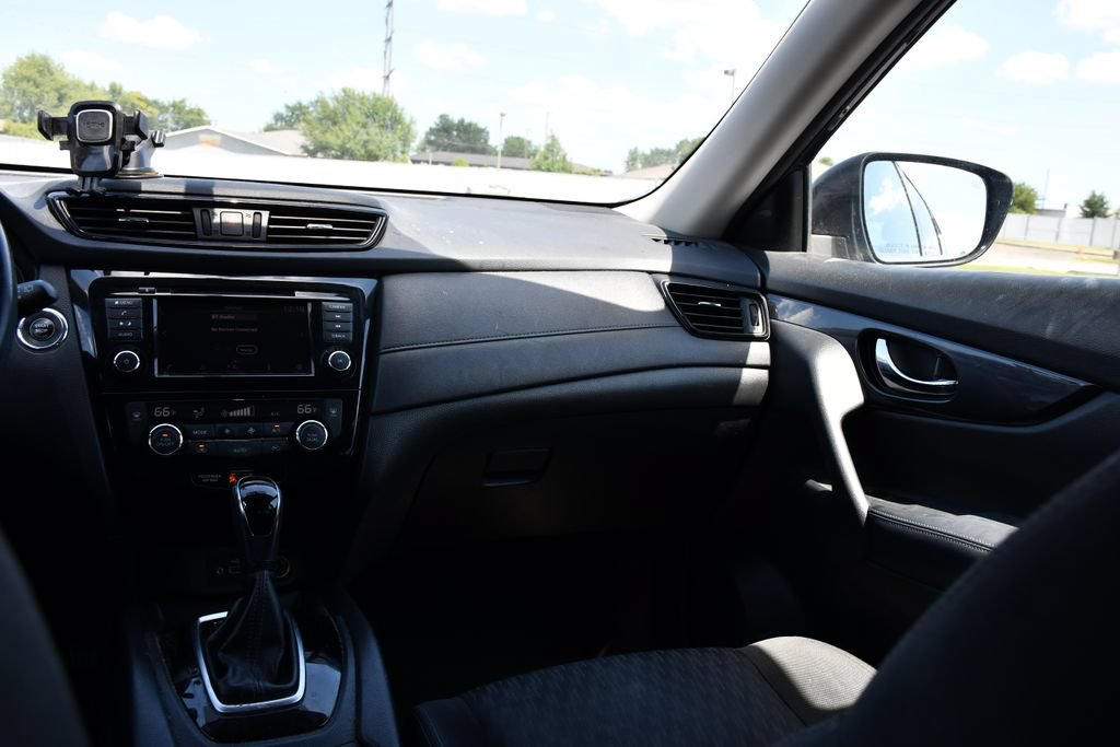 Used 2018 Nissan Rogue SV FWD image 21