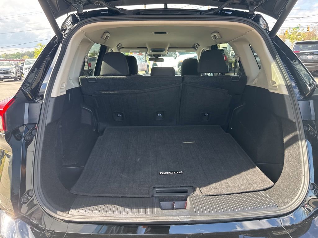 Used 2025 Nissan Rogue SV AWD/4WD image 28