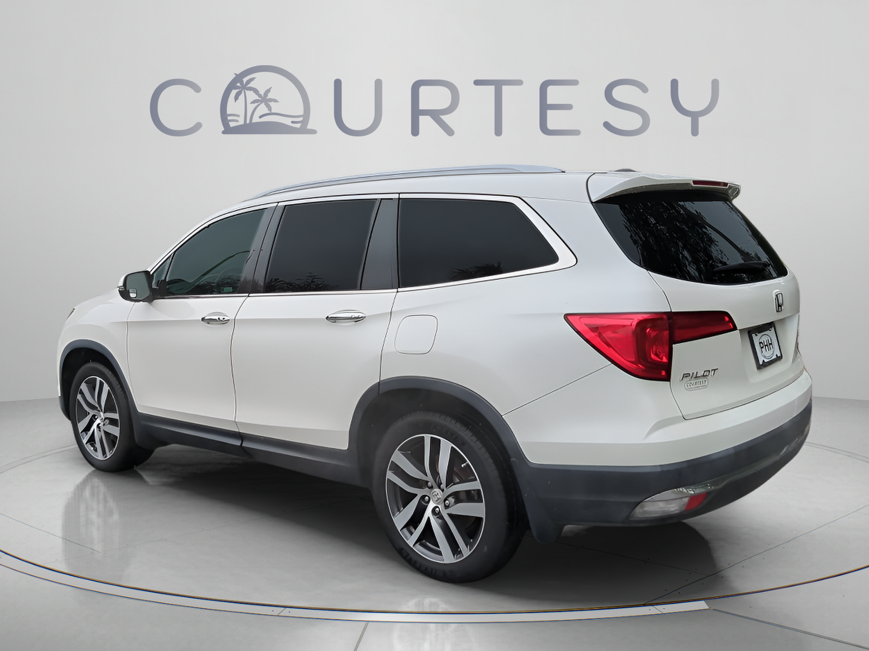 Used 2017 Honda Pilot Touring image 5
