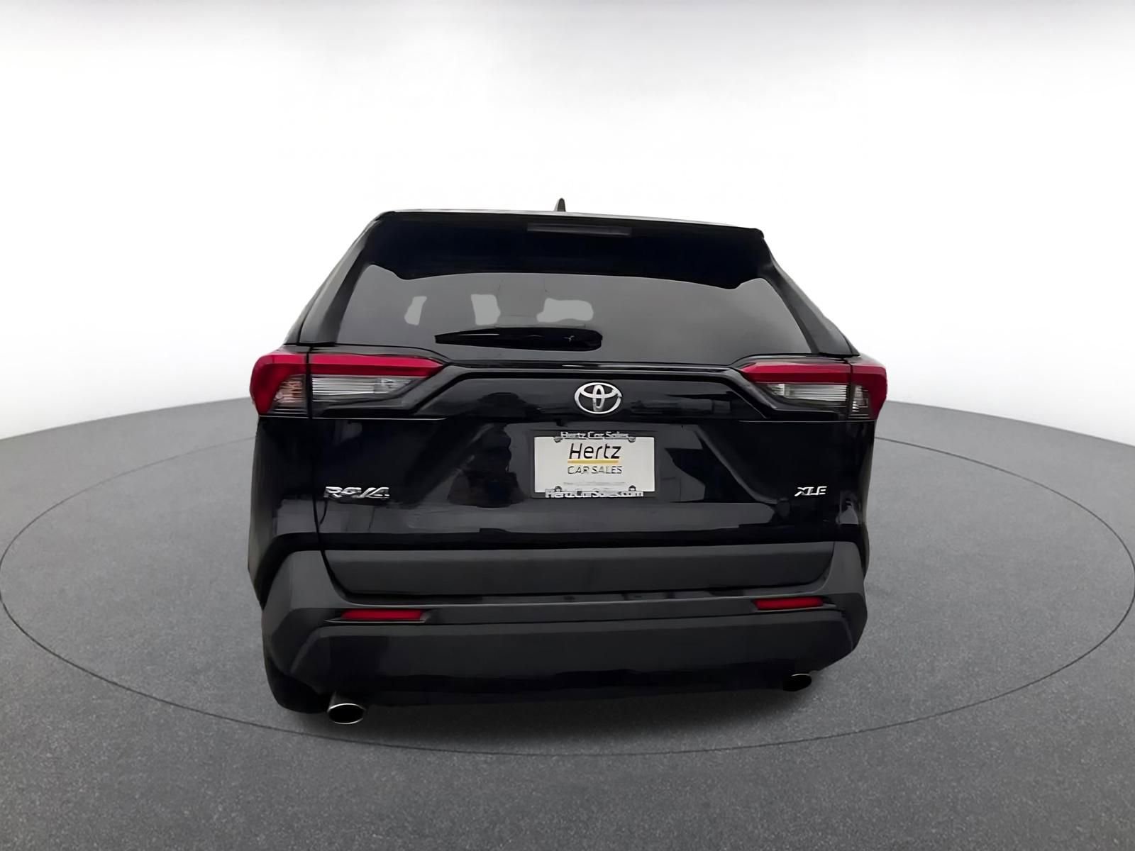 Used 2025 Toyota RAV4 XLE image 12