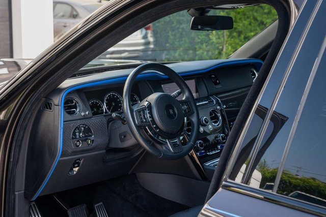 Used 2020 Rolls-Royce Cullinan Black Badge image 24