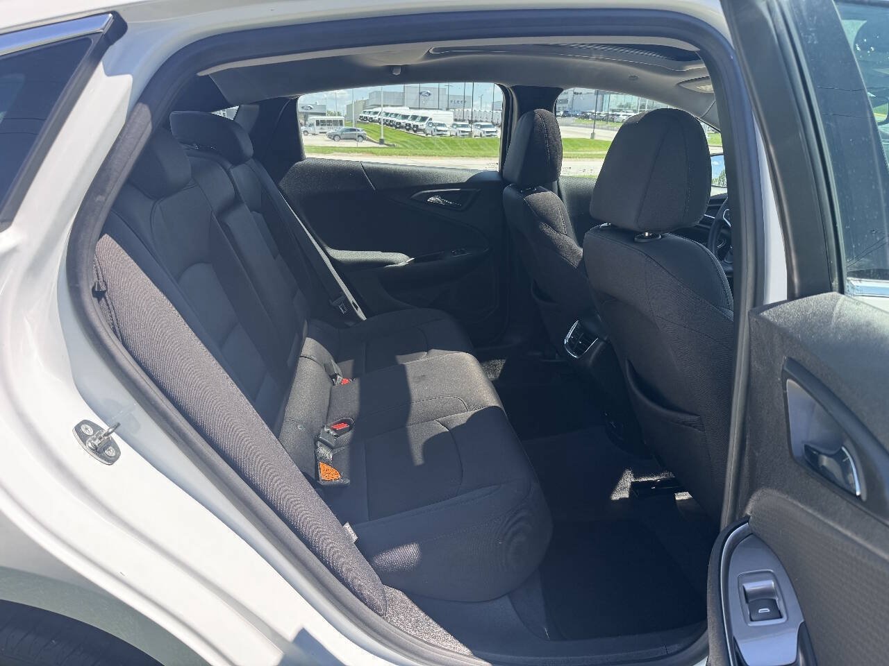 Used 2017 Chevrolet Malibu LT FWD image 13