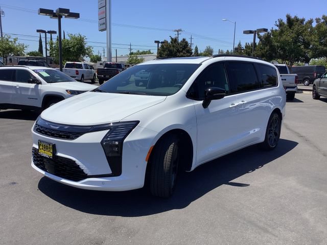 New 2027 Chrysler Pacifica Limited FWD image 5
