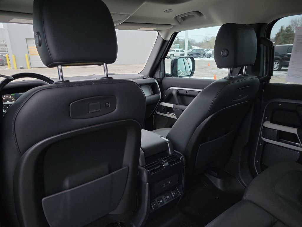 Used 2021 Land Rover Defender 110 SE image 31