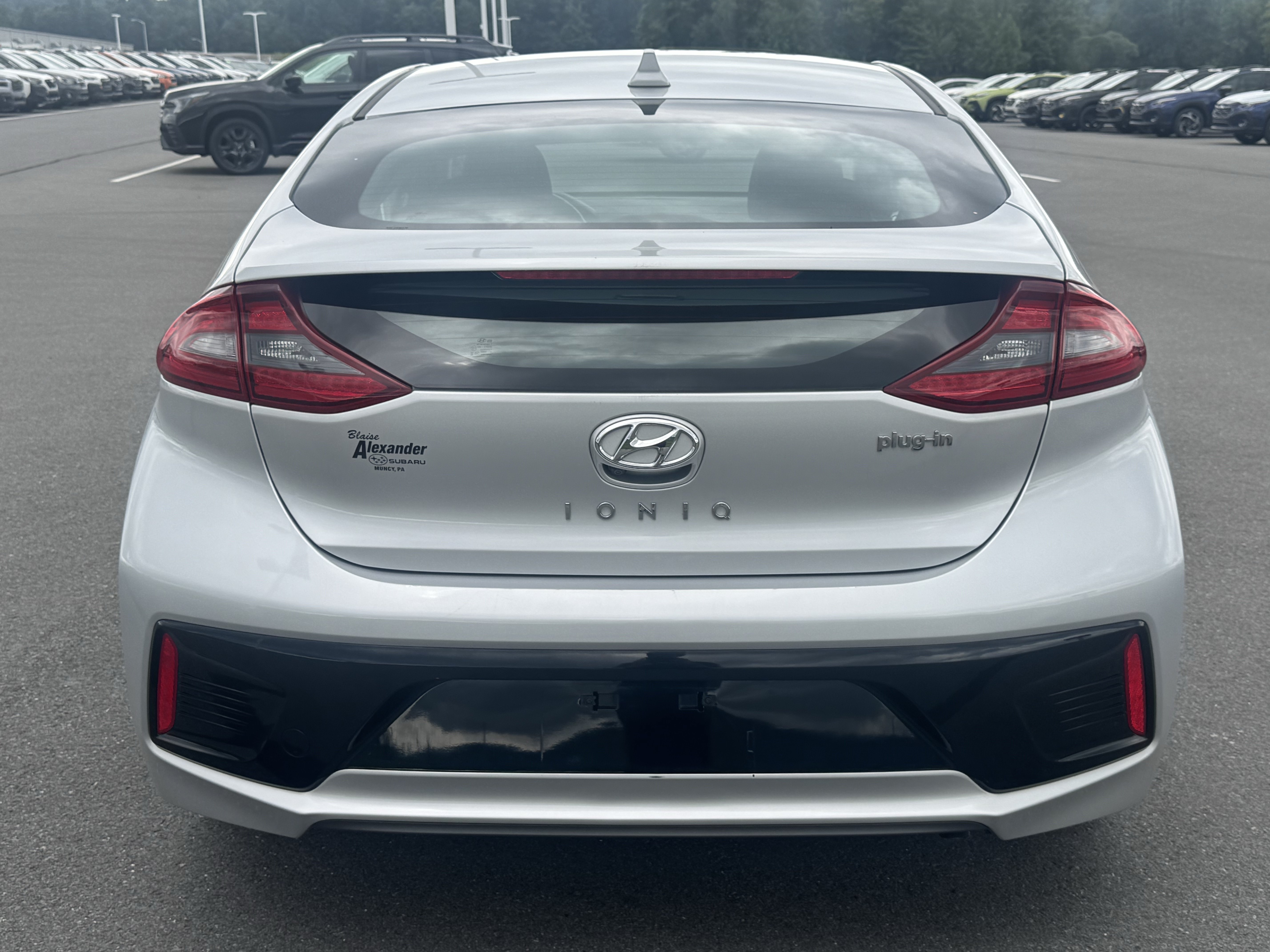 Used 2019 Hyundai Ioniq Plug-In Hybrid FWD image 4
